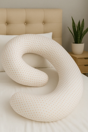 Pregnant woman sleeping comfortably with G-shaped maternity sleeping pillow